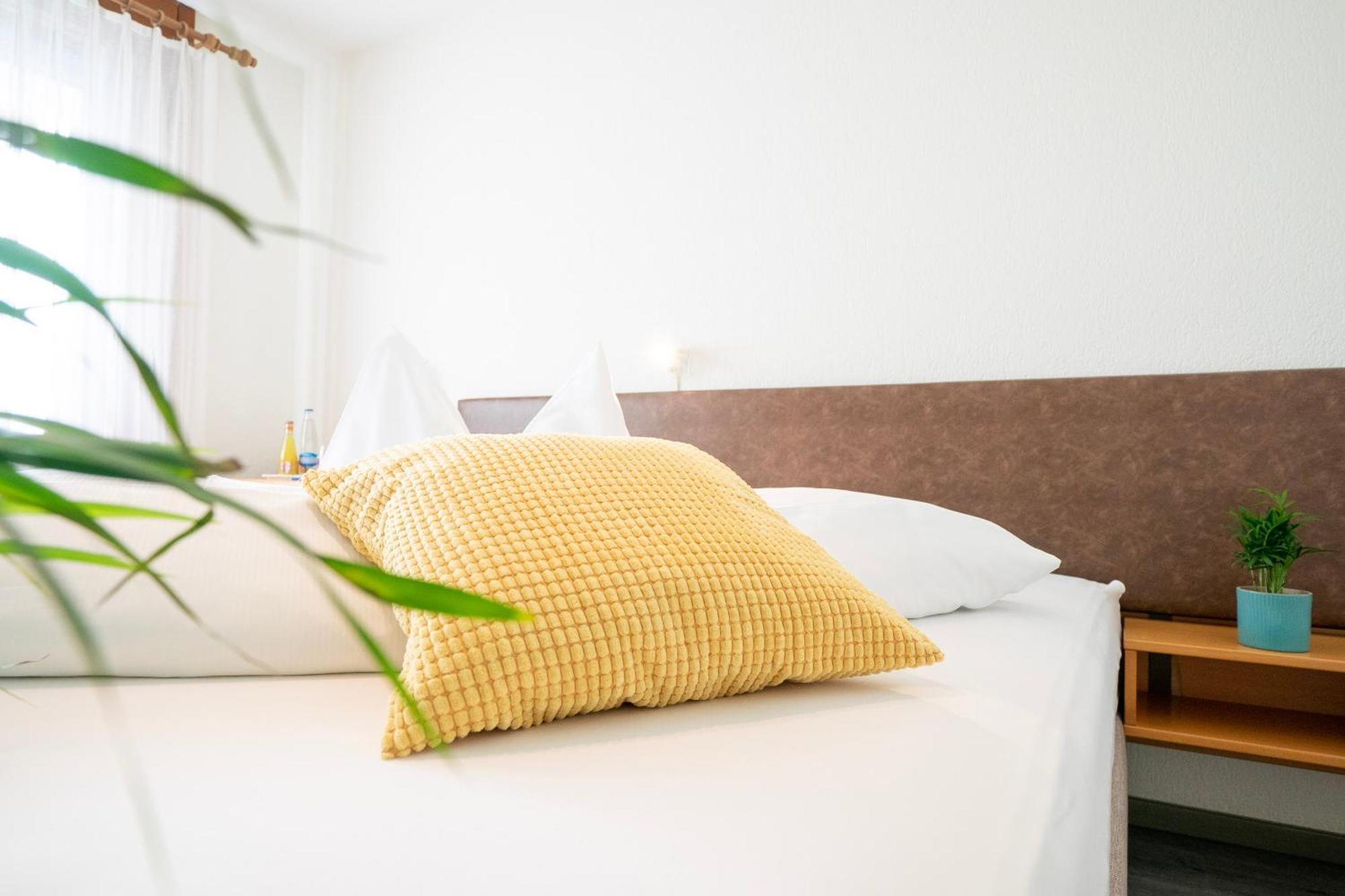Hotel Sonne - Self Check-In Schwarzenburg ภายนอก รูปภาพ